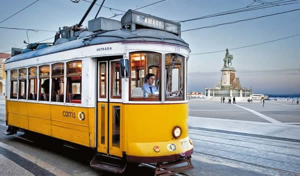 Tips for Riding Tram 28 in Lisbon