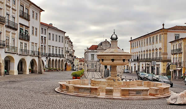 O que Visitar e Fazer em Évora num dia ?