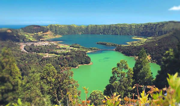 Vue panoramique de la Lagoa das Sete Cidades sur l'île de São Miguel, Açores