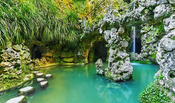 Tunnels souterrains et grottes de la Regaleira
